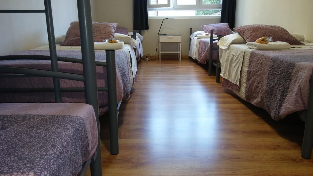 Alma Del Camino - Rooms & Albergue Sarria Exterior photo