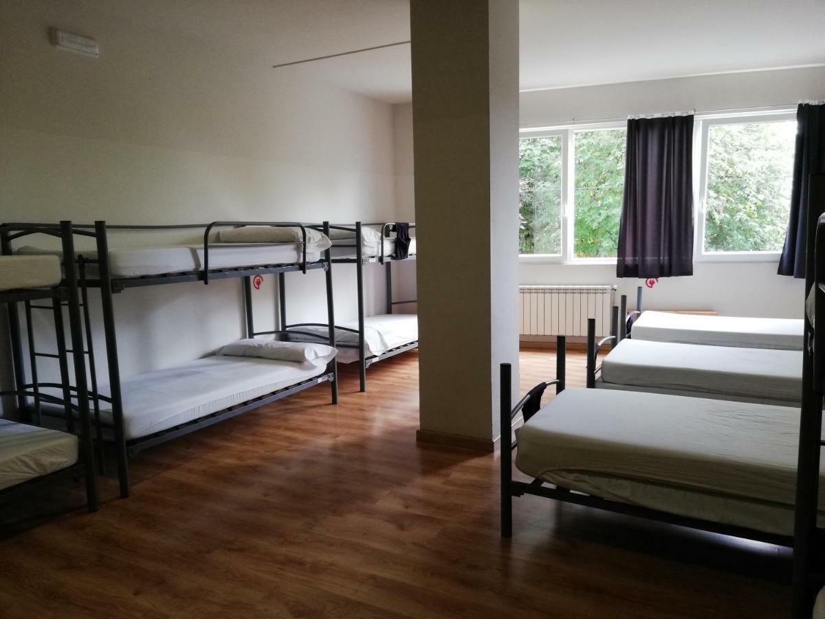 Alma Del Camino - Rooms & Albergue Sarria Exterior photo